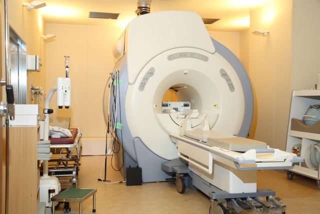 MRIによる頚椎症、頸椎ヘルニアの検査：アキバ手あて指圧院
